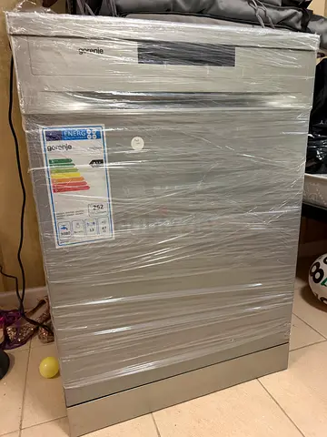 Stainless Steel Built-in Dishwasher (wrapped, good condition)