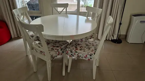 Ikea extendable table (Rosentorp) with 5 chairs! TOP!