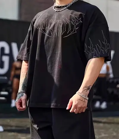 Oversized Black Graphic T-Shirt — Streetwear Fit