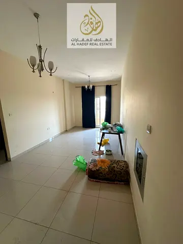 غرفة وصالة للإيجار في الروضة 1 📍 خلف شرطة الحميدية ✨ غرفة ماستر + 2 حمام + خزائن بالحائط