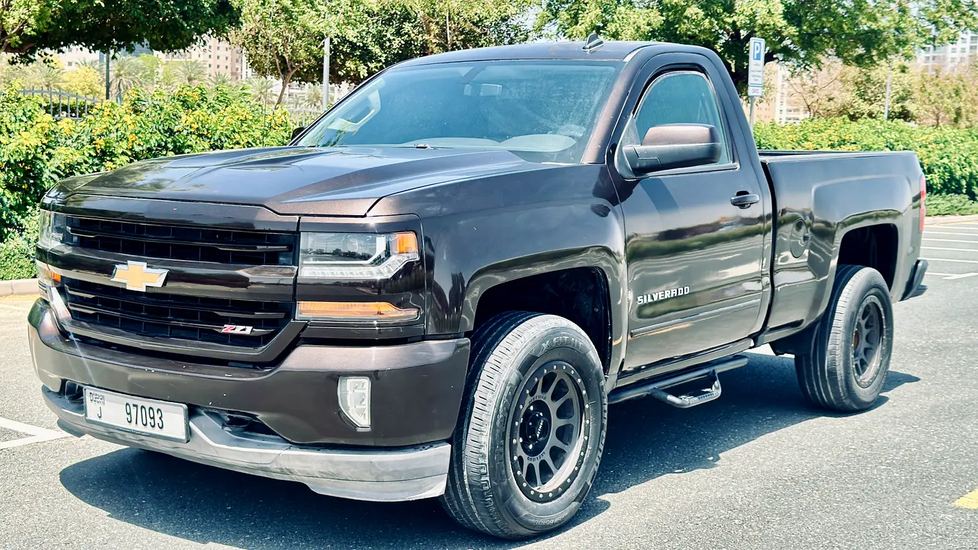 Chevrolet Silverado 2018 — photo 1 of 20