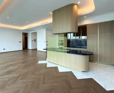 Luxurious 5 star living | close to Bugatti | Downtown | Peninsula Canal
