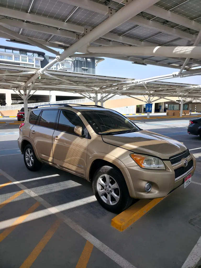 Toyota Rav 4 2011 — photo 1 of 20