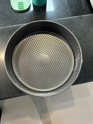 Round lock baking tray