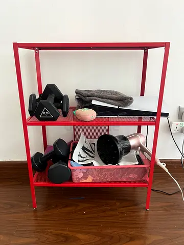 Metal shelving unit