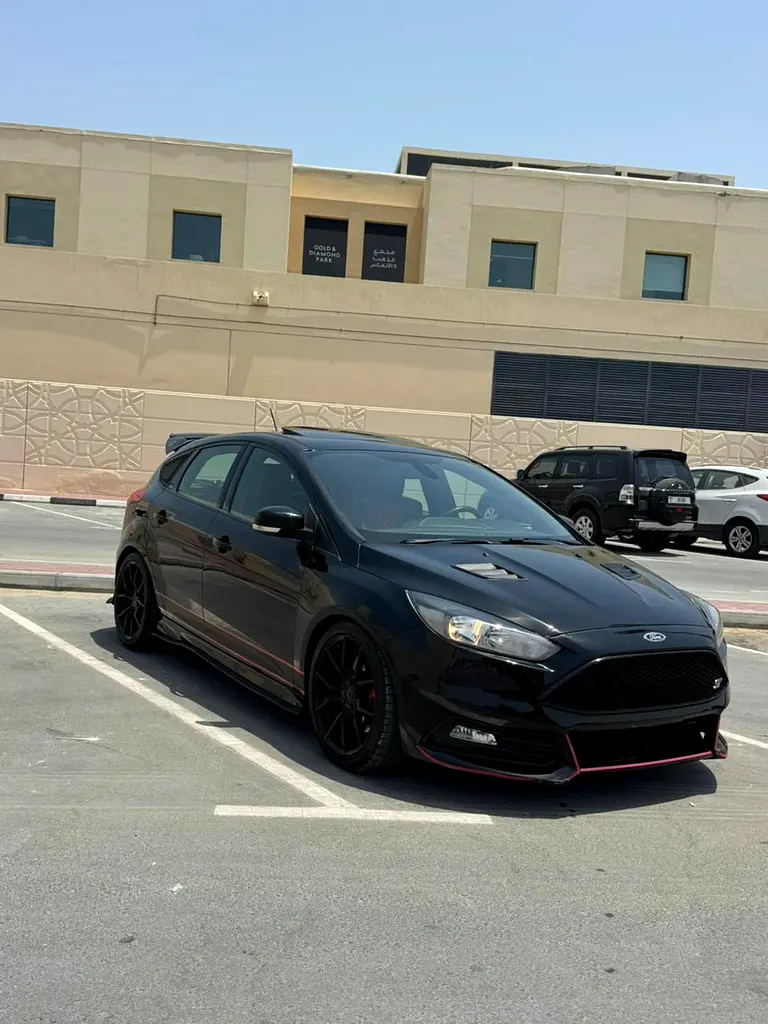 Ford Focus 2016 — photo 1 of 18