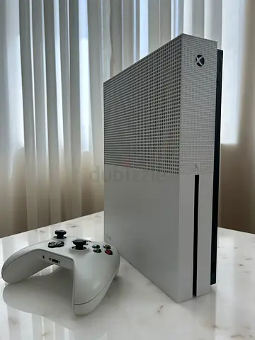 Xbox One S (White) with Controller - Good Working Condition