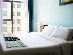 Spacious 1-Bedroom Apartment Overlooking the City