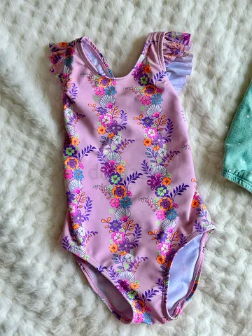 Baby girl clothes bundle, size 6 months.