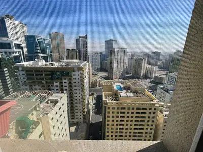 **شقة فاخرة للبيع بإطلالة بحرية في المجاز 3 – برج نجمة القناة | موقع مميز وسعر نهائي 620,000 درهم**