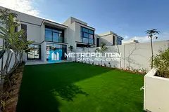 Single Row | 2BR w/ Balcony | Convenient Location
