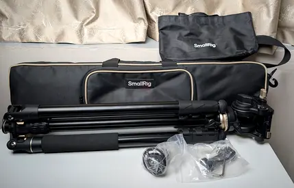 Professional Camera Tripod ​SmallRig Tripod with Fluid Head ​Quick Release Plate + Padded Carrying B