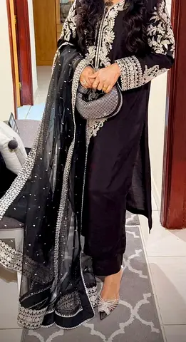 Pakistani women party wear for eid