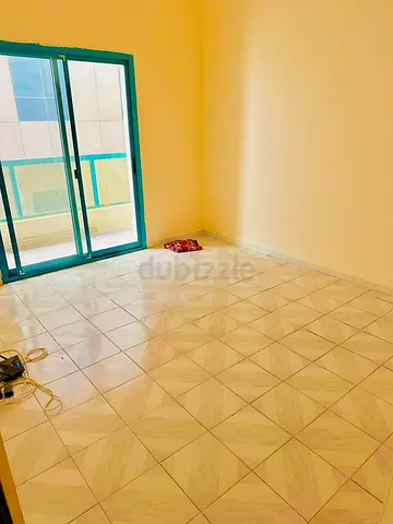 Batchlor big room available