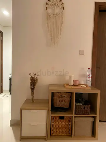 Floor shelf