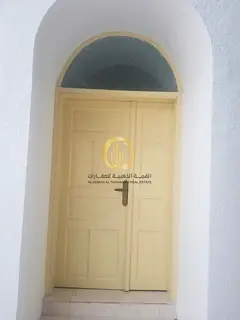 For sale: a traditional house in the Al-Huzanah area. Prime location. Close to all services and on a