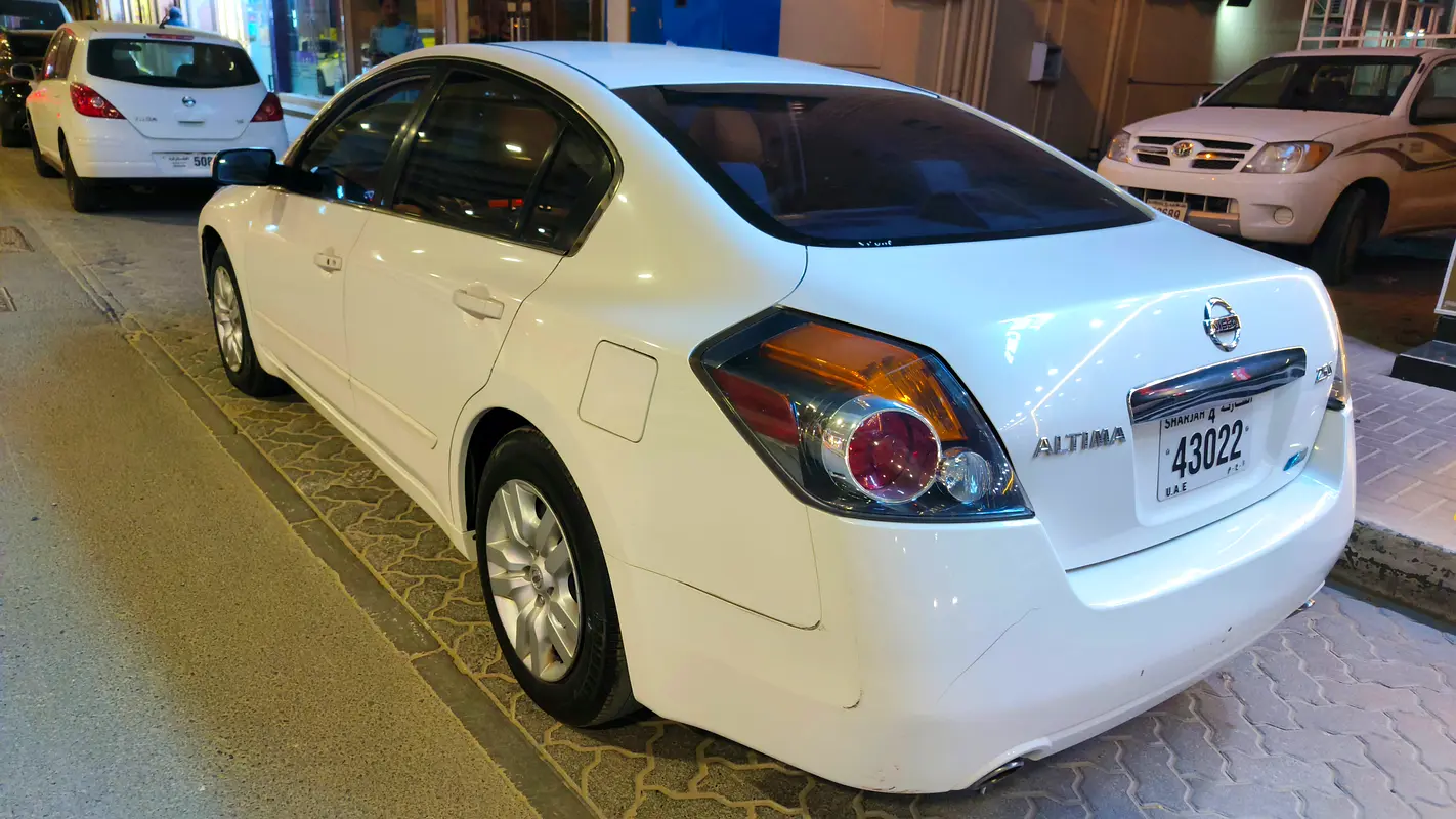Nissan Altima 2012 — photo 1 of 8