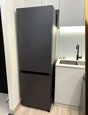 Svmsung bespoke refrigerator with bottom freezer -