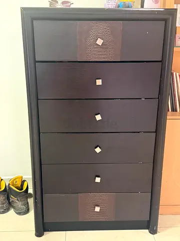 Dark Wood 6-Drawer Tall Drawer/ chest in Good Used Condition