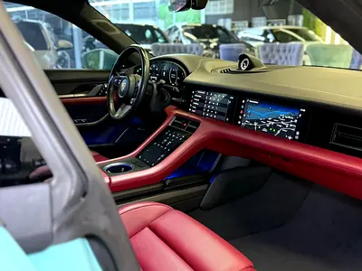 صورة 10 لـ 2021 Porsche TAYCAN