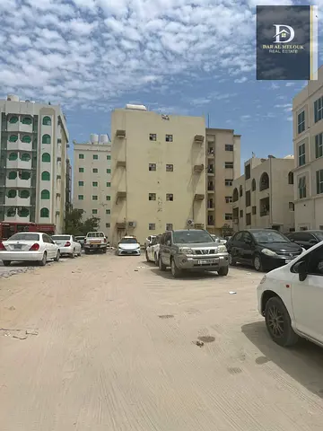 للبيع فى الشارقة منطقة البوطينة   بناية سكنية   مساحة 2019 قدم مربع