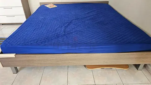 King Size bed with Mattess