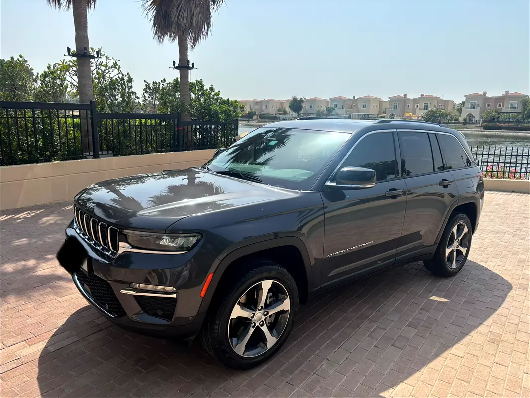 Jeep Grand Cherokee 2023 — photo 1 of 14