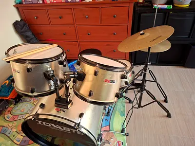 Tovast junior 5-piece drum kit with stool and drumstick - good condition