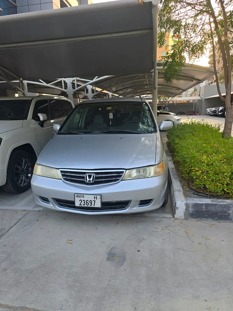 Honda Odyssey 2003 — photo 1 of 3