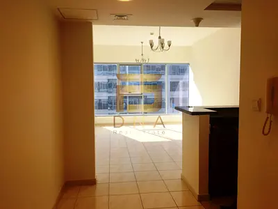 Well Maintained Courtyard View Mid Floor