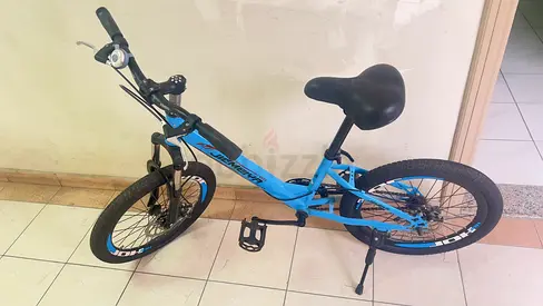 Lightweight blue kids/teen mountain bike - good condition