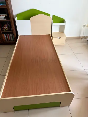 Single bed with mattress