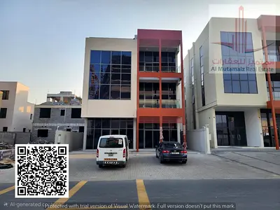 Commercial building for rent, ground floor and 3 floors. Suitable for a restaurant or nursery. Located in the middle of schools.