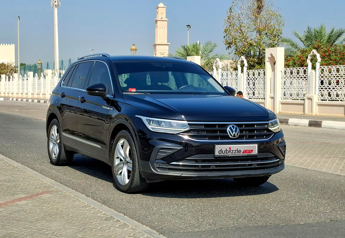 Volkswagen Tiguan 2023 — photo 1 of 15