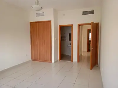 Spacious Studio / Swimming Pool View / vacant