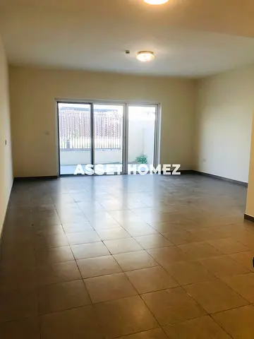 Modern 3 Bed | Spacious Layout | Vacant