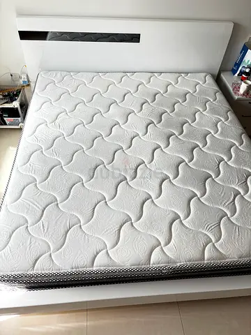 King mattress in good condition (white, 180x200) RoyalRest
