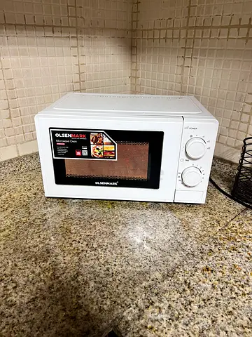 Compact White Olsenmark Microwave Oven