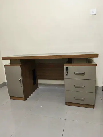 Wooden Office Desk with Storage Drawers — perfect Condition