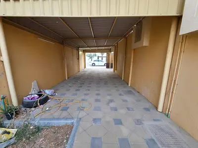فيلا مميزة بمساحات كبيرة وموقع حيوي قريب من جميع الخدمات