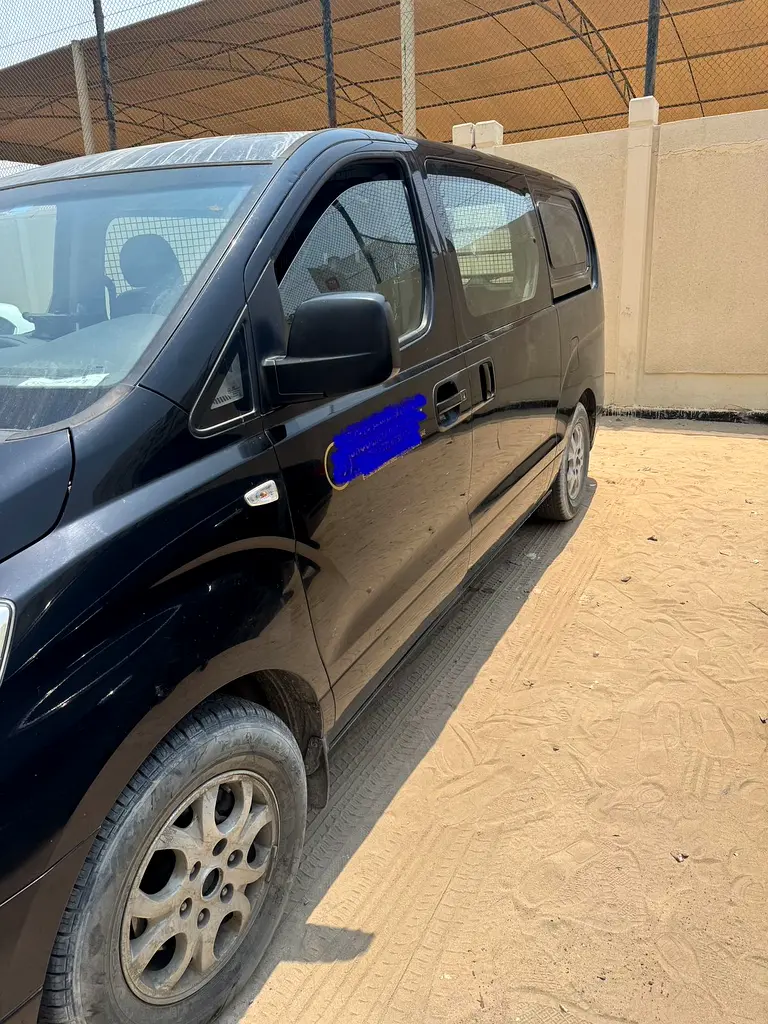 Hyundai Staria 2015 — photo 1 of 5
