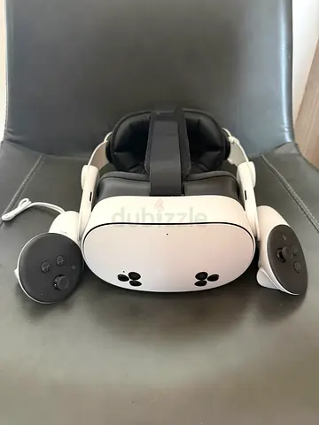 Meta Quest 3 VR Headset with Controllers - Good Condition