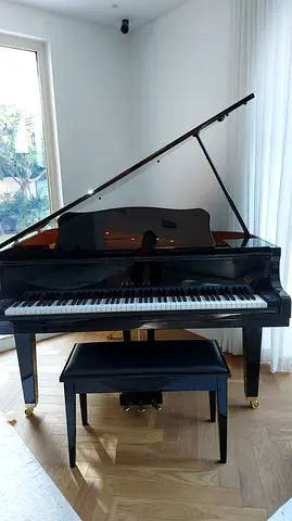 Title: Yamaha Grand Piano (2015) – Excellent Condition