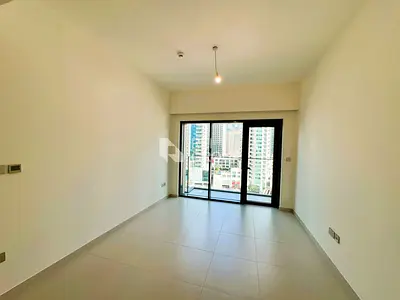 Downtown Views I Vacant I Modern Layout
