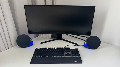 30 inch Curved Gaming Monitor 200hz 1800R
Curvature 2560 × 1080 WQHD Resolution 4K
FreeSync AMD 21:0