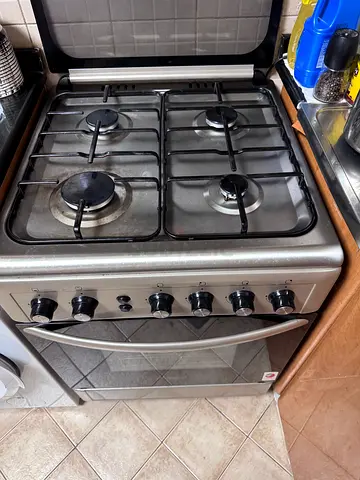 Stainless Steel Freestanding Gas Oven with 4 Burners - Good Working Condition
