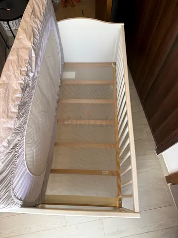 White Wooden Baby Crib ( with mattress, waterproof cover, 2x bedsheets )