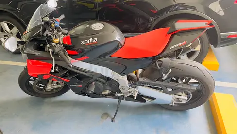 Selling my 2022 Aprilia RSV4 Factory