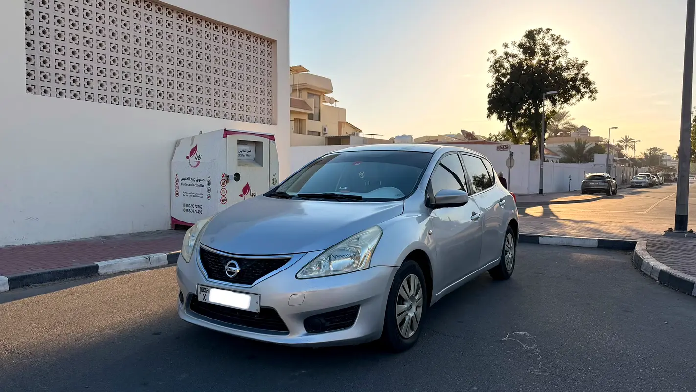 Nissan Tiida 2015 — photo 1 of 15