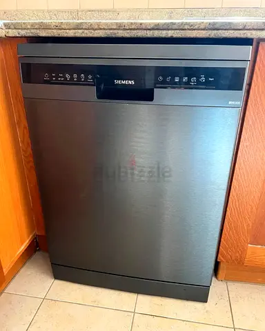 Siemens IQ300 dishwasher black color freestanding